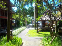 PuriSantrian - looking around