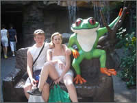 Andy & Stef with a green mate outside of the Rainforest Cafe Andy & Stef with a green mate outside of the Rainforest Cafe