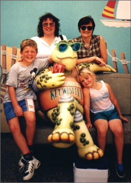 Anita, Lauren, Andrew & Brigitte with a Turtle
